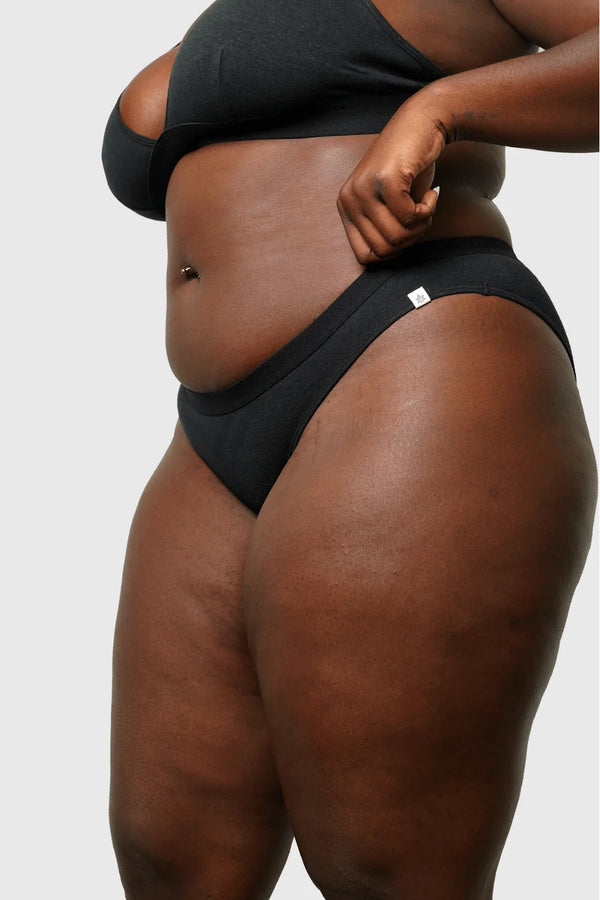 Side view of Hemp Bikini in Black on model wearing size 2XL, 5'8” dress size 14